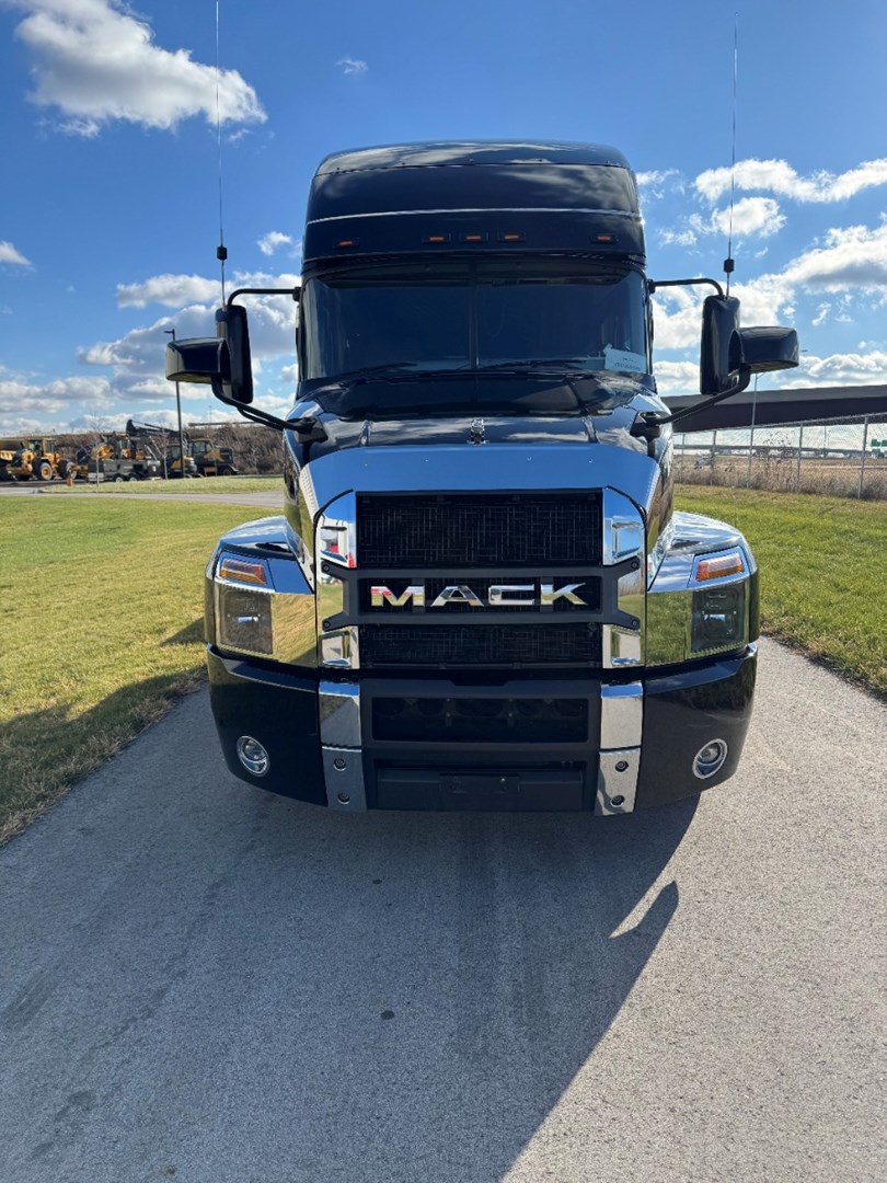 2023 MACK AN64T - USED TRUCKS SLEEPER - image 2